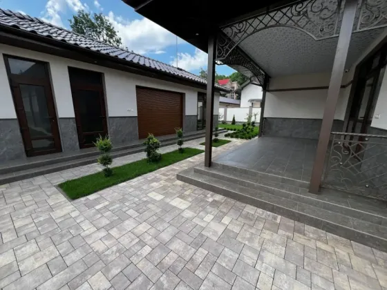 Selling a cottage with renovation and furniture Vynohradiv