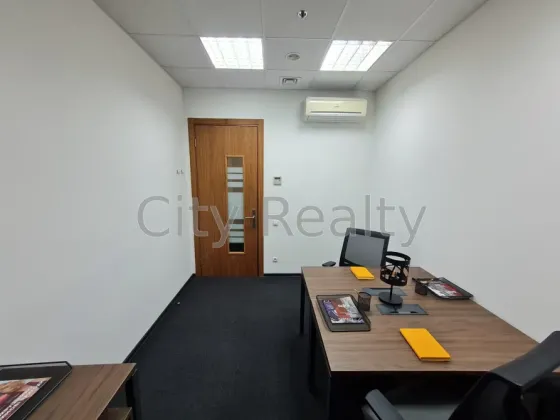 Здається Офісні приміщення площа 25 кв.м 17-й поверх Київ Спортивна площа 1А Київ