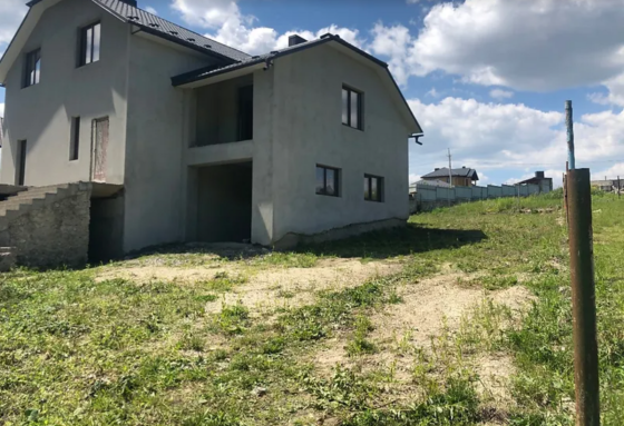 Продаж 2 поверхового будинку з садом і ділянкою на 6.01 сотки, 249.2 кв. м Baikivtsi