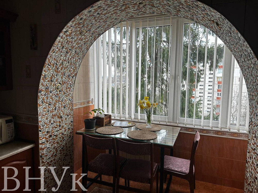 Продаж Квартира 3-кімнатна, 5/5 поверх на бульвар Героїв Крут Чернівці - фото 1