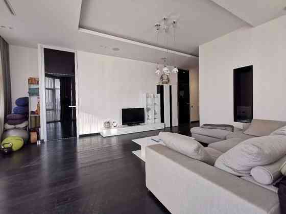 Продаж Квартира 2-кімнатна, 8/22 поверх на Генуэзская ул., 1 Одеса