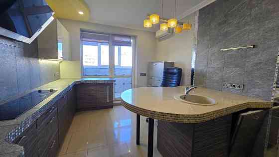 Продаж Квартира 2-кімнатна, 6/25 поверх на Героїв полку «Азов» вул., д. 8 Kiev