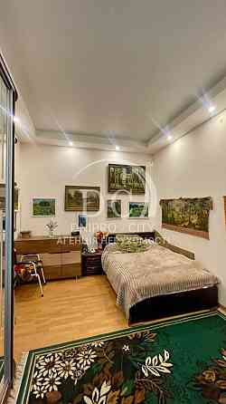 Продаж Квартира 3-кімнатна, 2/2 поверх на Олеся Гончара вул., 19 Дніпро