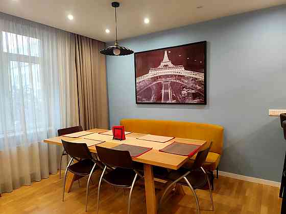 Продаж Квартира 4-кімнатна, 2/9 поверх на Щекавицька вул., д. 30/39 Kiev