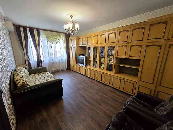 Продаж Квартира 4-кімнатна, 5/10 поверх на Варейкиса ул., 2 Дніпро