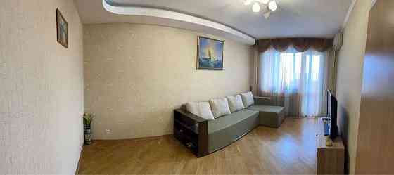 Оренда Квартира 3-кімнатна, 12/12 поверх на ул. Печенежская Киев