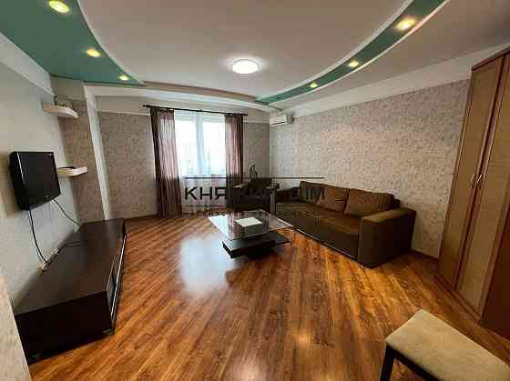 Оренда Квартира 2-кімнатна, 10/22 поверх на Мишуги Александра ул. Kiev