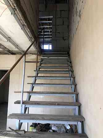 Продам таунхаус 2этажа 130м2 под отделочные работы со всеми коммуникациями в границах коттеджного городка в Прилиманском Прилиманське