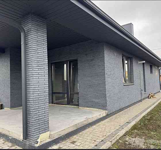 Продаж 1-поверховий Будинок з ділянкою 5 сот 120 кв.м 4 кімн. на Абрикосова вул. Рівне