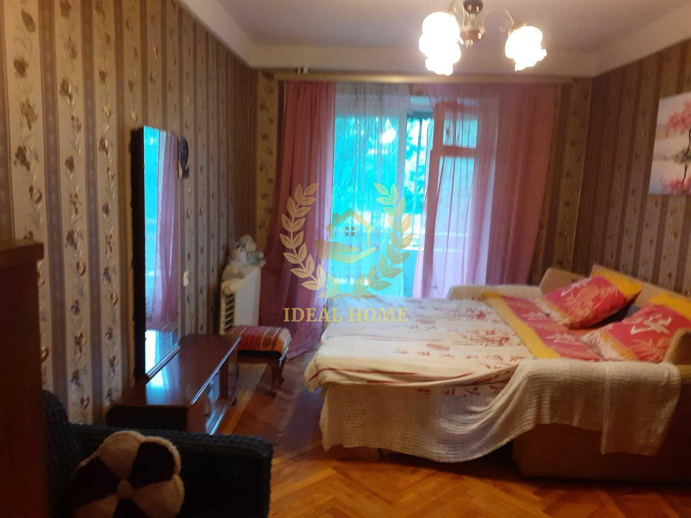 Трикімнатна квартира біля метро Лівобережна Київ - фото 1