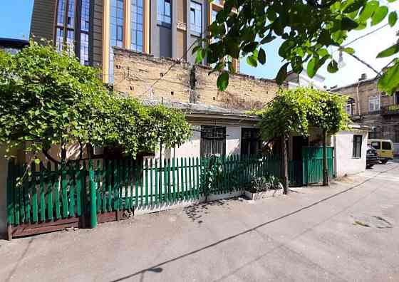 Продається 3-кімнатна квартира на землі в центрі міста. Odessa