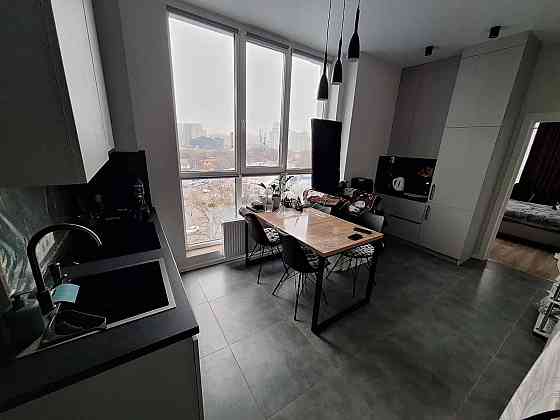 Продаж Квартира 2-кімнатна, 8/10 поверх на Центральна вул., д. 21Б Kiev