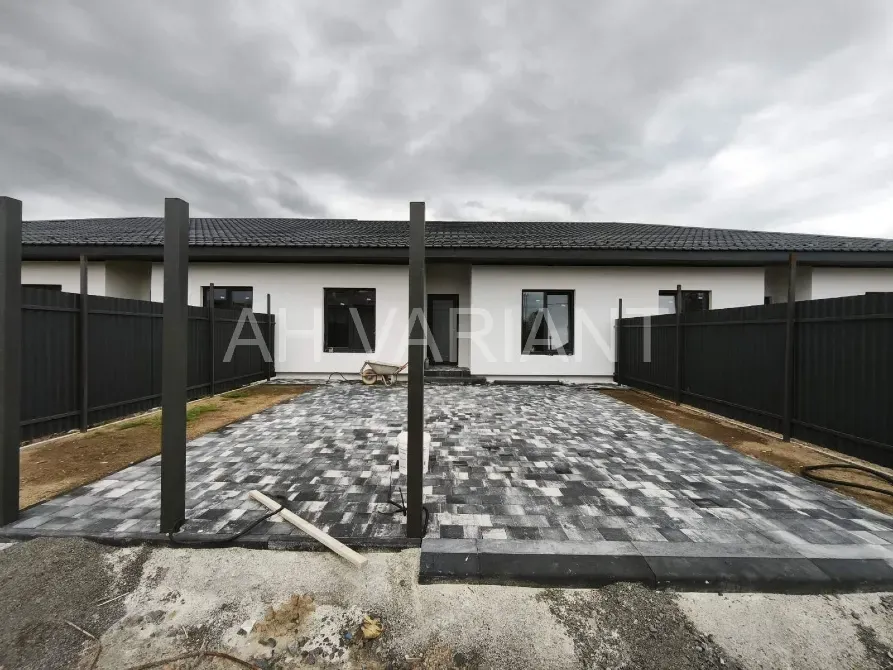 Продажа 1-этажный Коттедж с участком 2.5 сот 105 кв.м 4 комн. на Петра Угляренка Ужгород - изображение 1