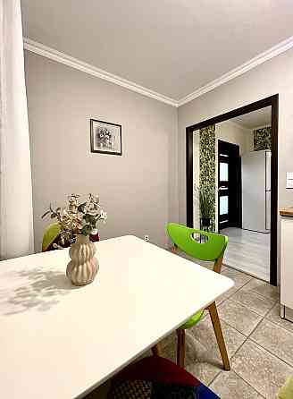 Продаж Квартира 3-кімнатна, 9/12 поверх на Гетьмана Вадима вул., д. 46-А Киев