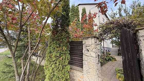 Продаж окремого будинку з ремонтом і ділянкою 11 сотих у с. Біла