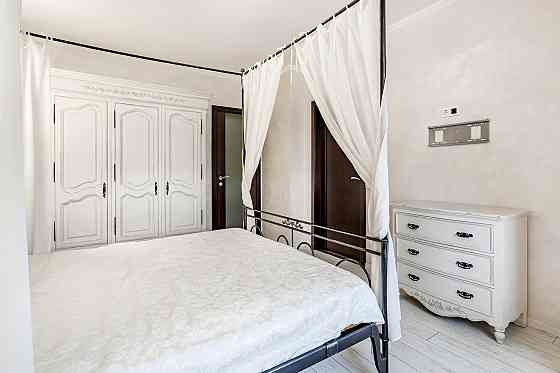 Продаж Квартира 2-кімнатна, 23/25 поверх на Верховної Ради вул., д. 14-Б Київ