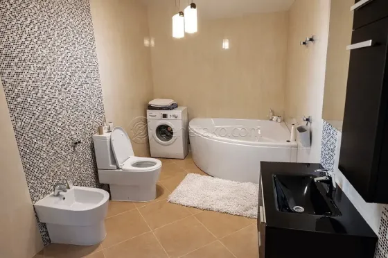 Продаж 2к Квартира 85 кв.м Литературная, 1А Одеса