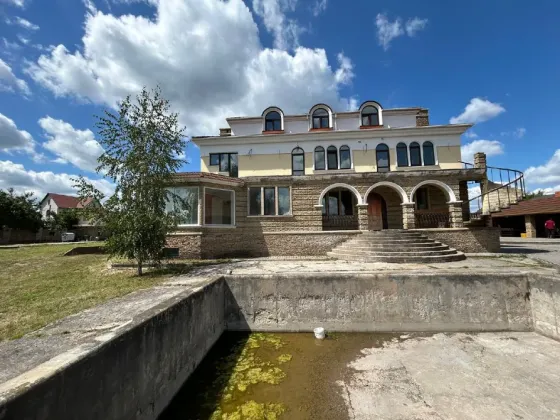 For sale 3-storey House with land 26 ares 753 sq.m 6 rooms at Риболовецька Kiev