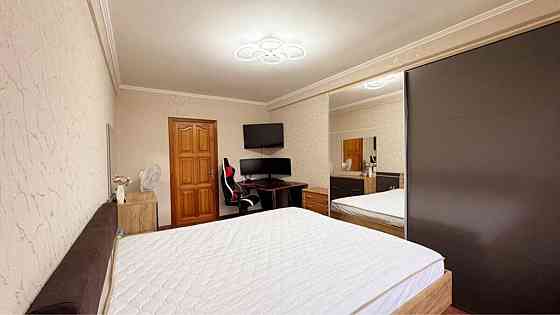 Продаж Квартира 2-кімнатна, 5/5 поверх на Строителей, 4а Київ