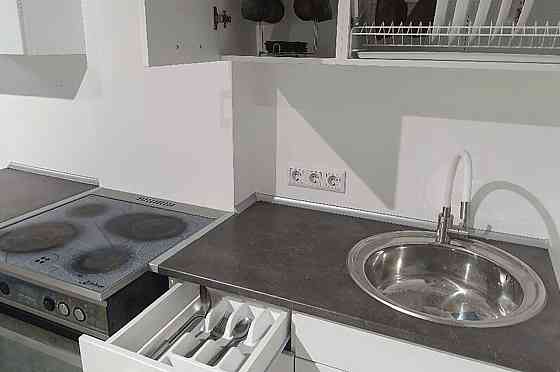 Оренда Квартира 1-кімнатна, 30/30 поверх на Харьковское шоссе, 19а Киев