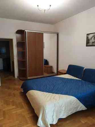 Оренда Квартира 3-кімнатна, 2/5 поверх на ул. Белорусская Київ