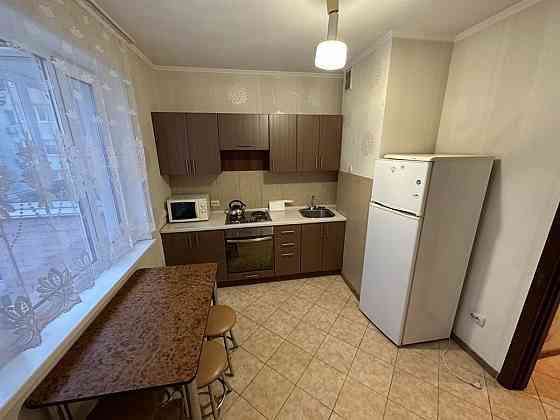 Оренда Квартира 1-кімнатна, 23/26 поверх на Драгоманова ул., 6/1 Kiev