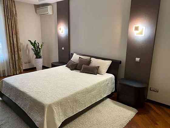 Оренда Квартира 3-кімнатна, 10/25 поверх на ул. Александра Мишуги Київ