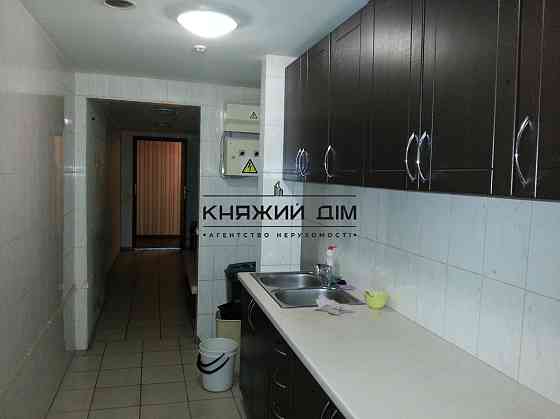 Оренда офісне приміщення на Межигорская ул. поверх - 1/4 Київ