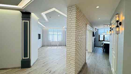 Продаж Квартира 4-кімнатна, 23/25 поверх на Ахматової Анни вул., д. 22 Київ