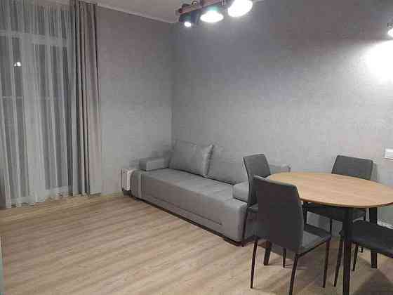 Оренда Квартира 1-кімнатна, 3/7 поверх на ул. Салютная Киев