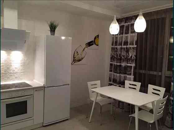 Оренда Квартира 2-кімнатна, 10/15 поверх на пр. Николая Бажана, 1-а Київ