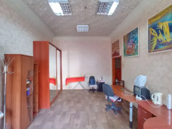 Продам простору 2-к квартиру біля парку Глоби, пр. Яворницького 101В, Центр Дніпро