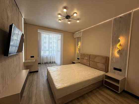 Продаж Квартира 3-кімнатна, 8/10 поверх на Семейная, 6 Дніпро