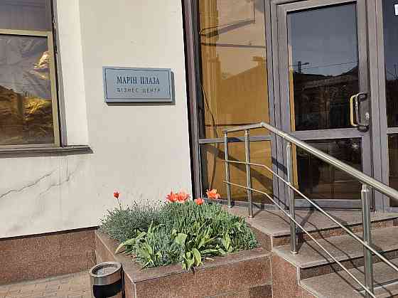 Продаж комерційне приміщення на пл. Таможенная, 1а приміщень - 2, поверх - 1 Одеса