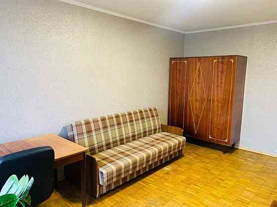 Оренда Квартира 3-кімнатна, 13/16 поверх на просп. Павла Тичини, 20 Київ