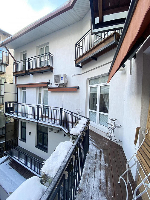 Продаж Квартира 6-кімнатна, 3/4 поверх на вул. Мосяжна Львів - фото 1