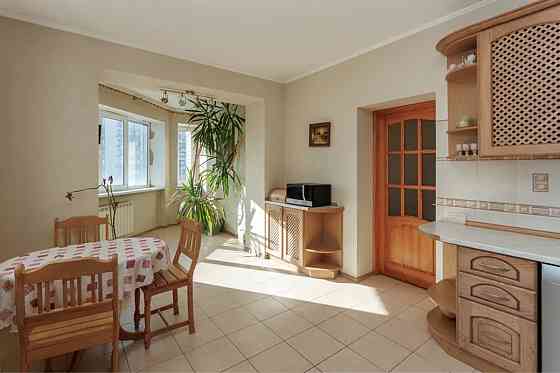 Оренда Квартира 3-кімнатна, 10/10 поверх на вул. Самійла Кішки, 9 Киев