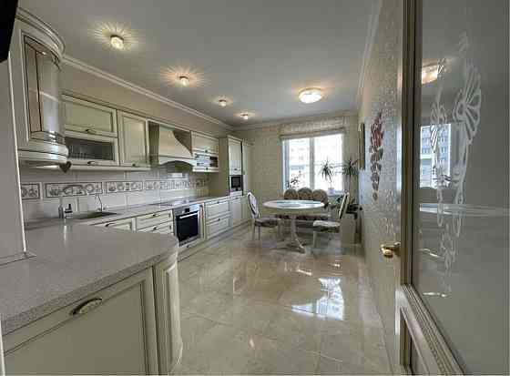 Продаж Квартира 3-кімнатна, 7/30 поверх на Дніпровська набережна, 1а Київ