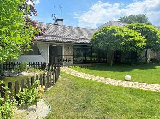 Продаж два будинки на одній ділянці в закритому клубному містечку Іванковичі. № 2211604 Іванковичі