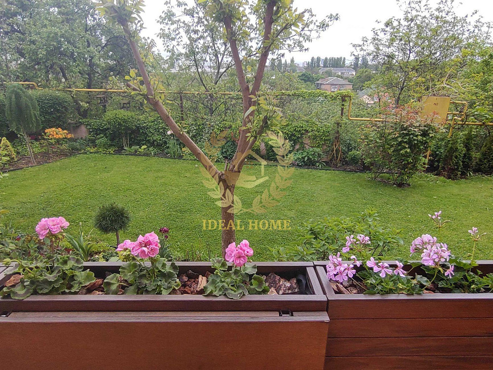 Продаж Квартира 3-кімнатна, 1/2 поверх на Лысянская ул., 23 Киев - изображение 1