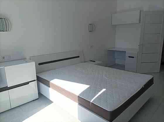 Оренда Квартира 2-кімнатна, 21/25 поверх на вул.Драгоманова, 2а Киев