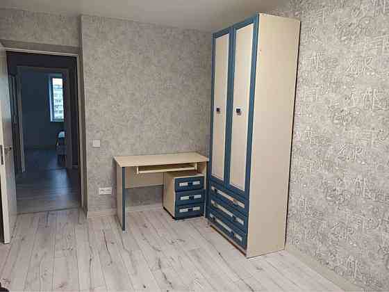 Продаж Квартира 4-кімнатна, 8/9 поверх на тростянецька, 12 Київ