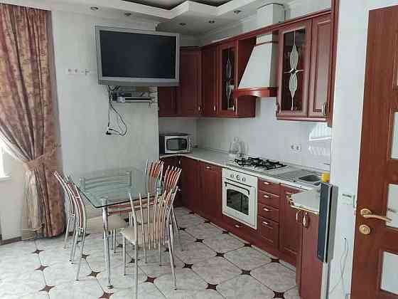 Оренда Квартира 3-кімнатна, 2/3 поверх на ул. Юрковская Київ