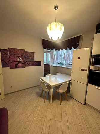 Оренда Квартира 2-кімнатна, 4/24 поверх на Драгоманова, 2 Kiev