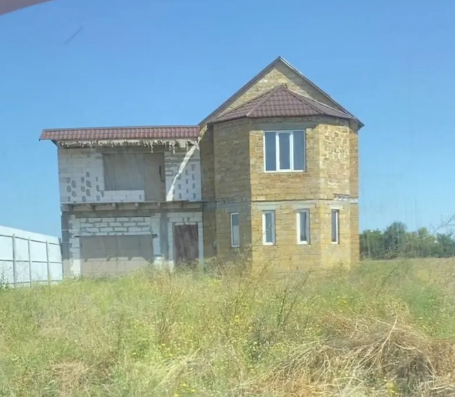 Продам 2-х этажный дом в пгт Хлебодарское  - photo 1