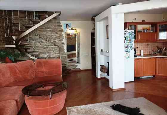 Просторная двухуровневая квартира возле парка Победы. Одеса