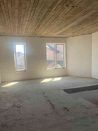 Двухэтажный новый таунхауз с подвалом. Limanka