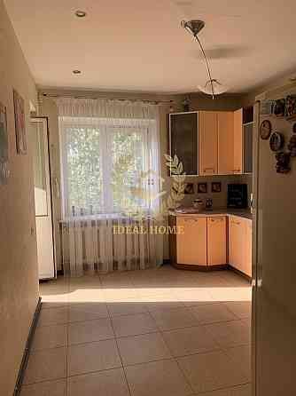 Продаж Квартира 4-кімнатна Киев