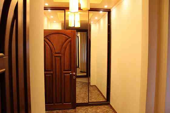 Оренда Квартира 4-кімнатна, 18/28 поверх на Анни Ахматової, 13 Київ