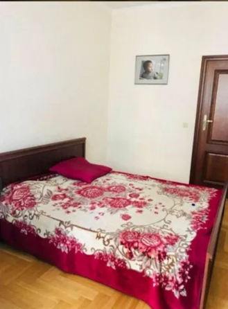 Оренда Квартира 3-кімнатна, 5/19 поверх на Урловская ул., 4 Київ